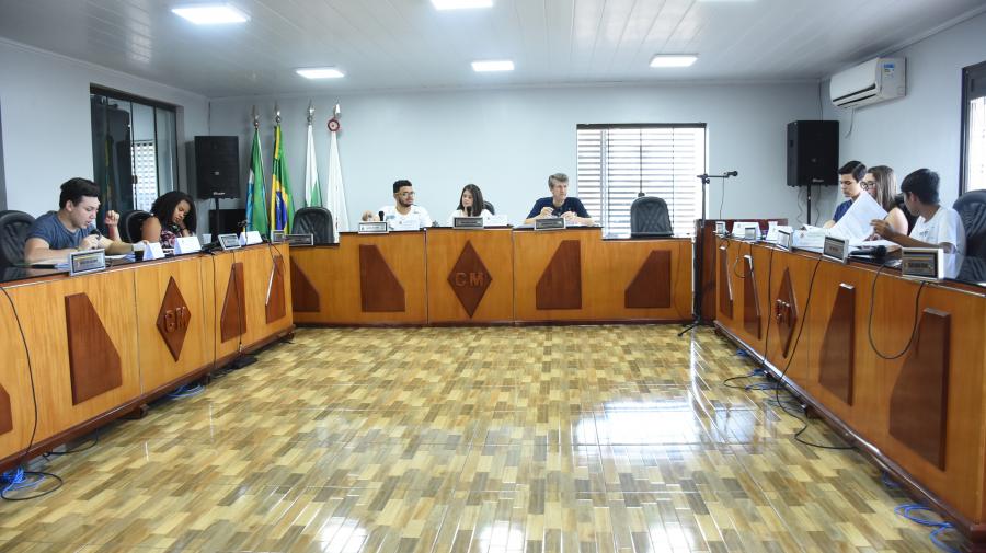 Parlamento Jovem vota Moções de Louvor e Congratulações